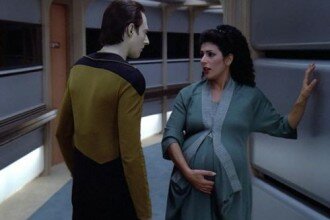 Star Trek TNG s2e1 pregnant Deanna