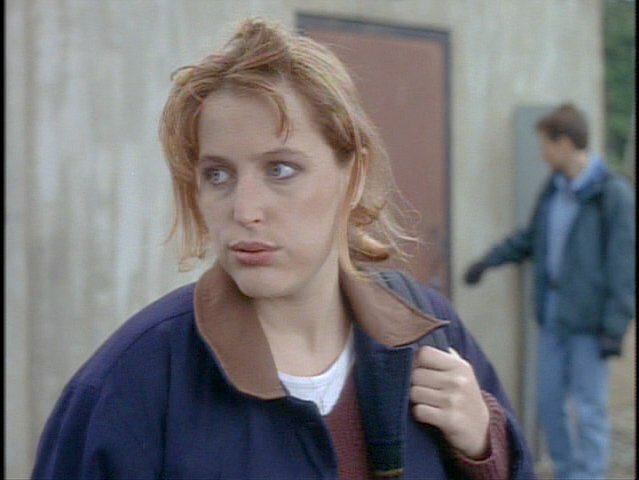 xfiles s2e9 clothes